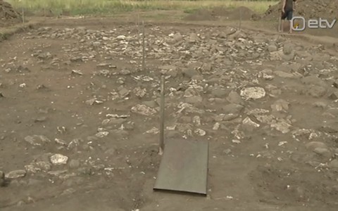 Kaevamised Maidla kalmeväljal.