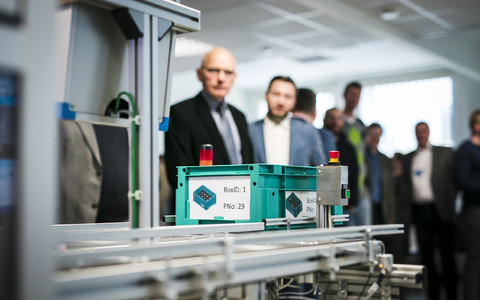 TTÜs on aga ainulaadne lahendus, mida nimetatakse paindtootmise liiniks. See annab tehasele võimaluse oma tootmist kiiresti ümber seadistada. Selliseid paindtootlikkuse liine on lähikonnas vaid Taanis ja Soomes.