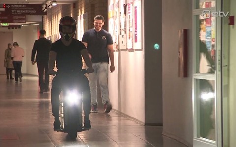 TTÜ tudengid ehitasid superkondensaatorite jõul sõitva ratta.